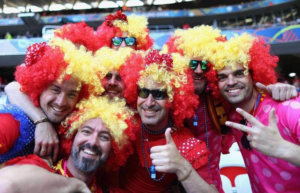 CupWatch2016's tweet photo. Fans of the Day #EURO2016 #ESPTUR https://t.co/c1MxBLUyuL