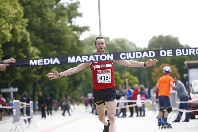diariodeburgos's tweet photo. Rodrigo Alonso Presa y Jimena Martín, ganadores de la XXI Media Maratón Ciudad de #Burgos https://t.co/Swab8PVclY https://t.co/ing2Qn3BkX