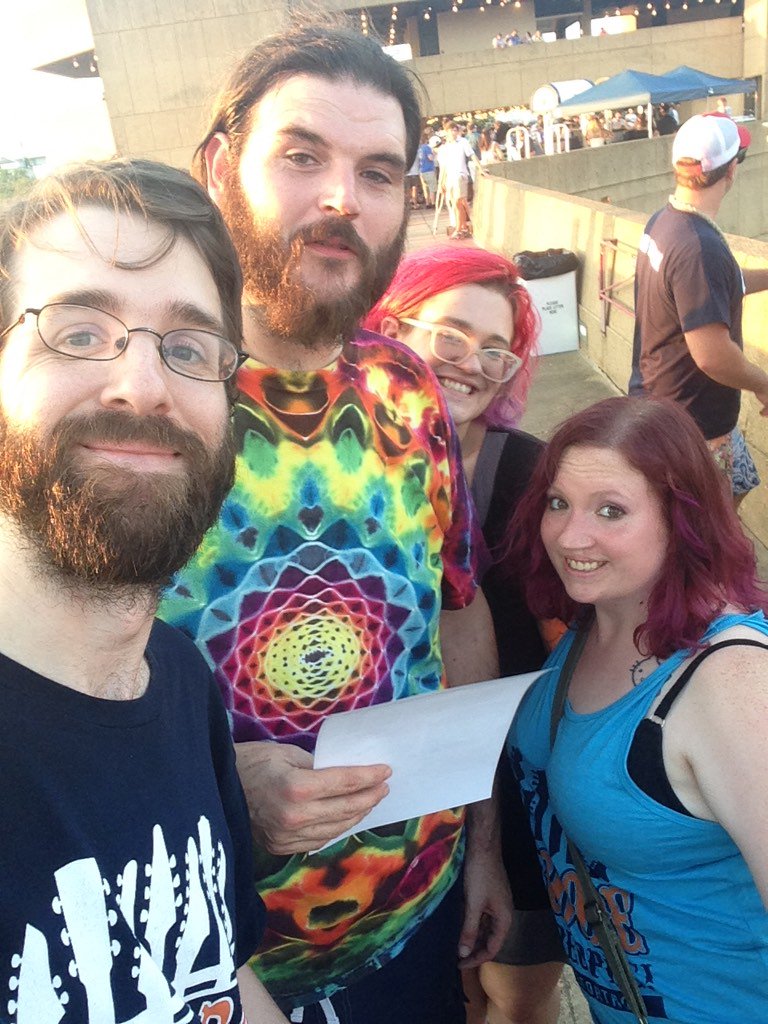 opheliabegonias's tweet photo. Panic Fam #wspf #wsmfp #widespreadpanic #tour #goodepeople #Mudisland #memphismusic #memphis #concert #musicjunkie https://t.co/zOwVWaYtmV
