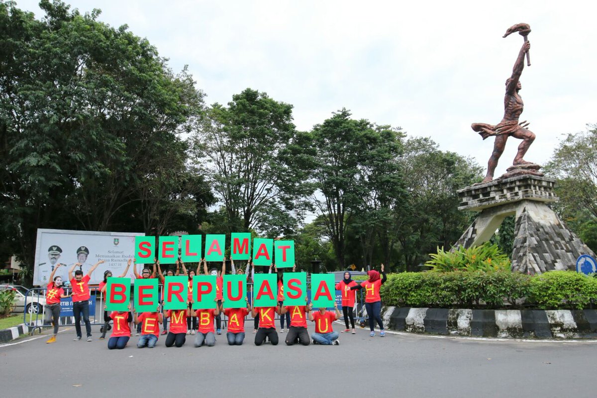 TributeToKretek's tweet photo. Kl km org Solo atau pernah ke Solo, mesti tahu kan salah satu landmark kota Solo ini? #TerimakasihTembakau https://t.co/DXwF6vOgre