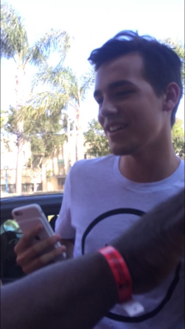JacobTours's tweet image. jacob in LA yesterday (via @jacobsidechubs)