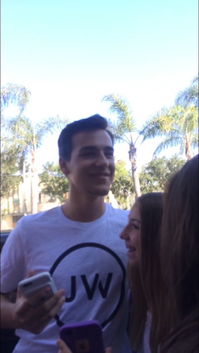 JacobTours's tweet image. jacob in LA yesterday (via @jacobsidechubs)
