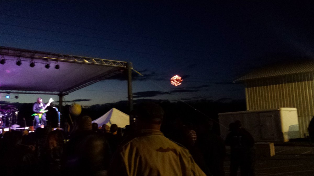 zenwreckr's tweet photo. @Invasivenation fireworks and invasive. Thanks for inviting us to your party. https://t.co/Ny7vWmgVUm