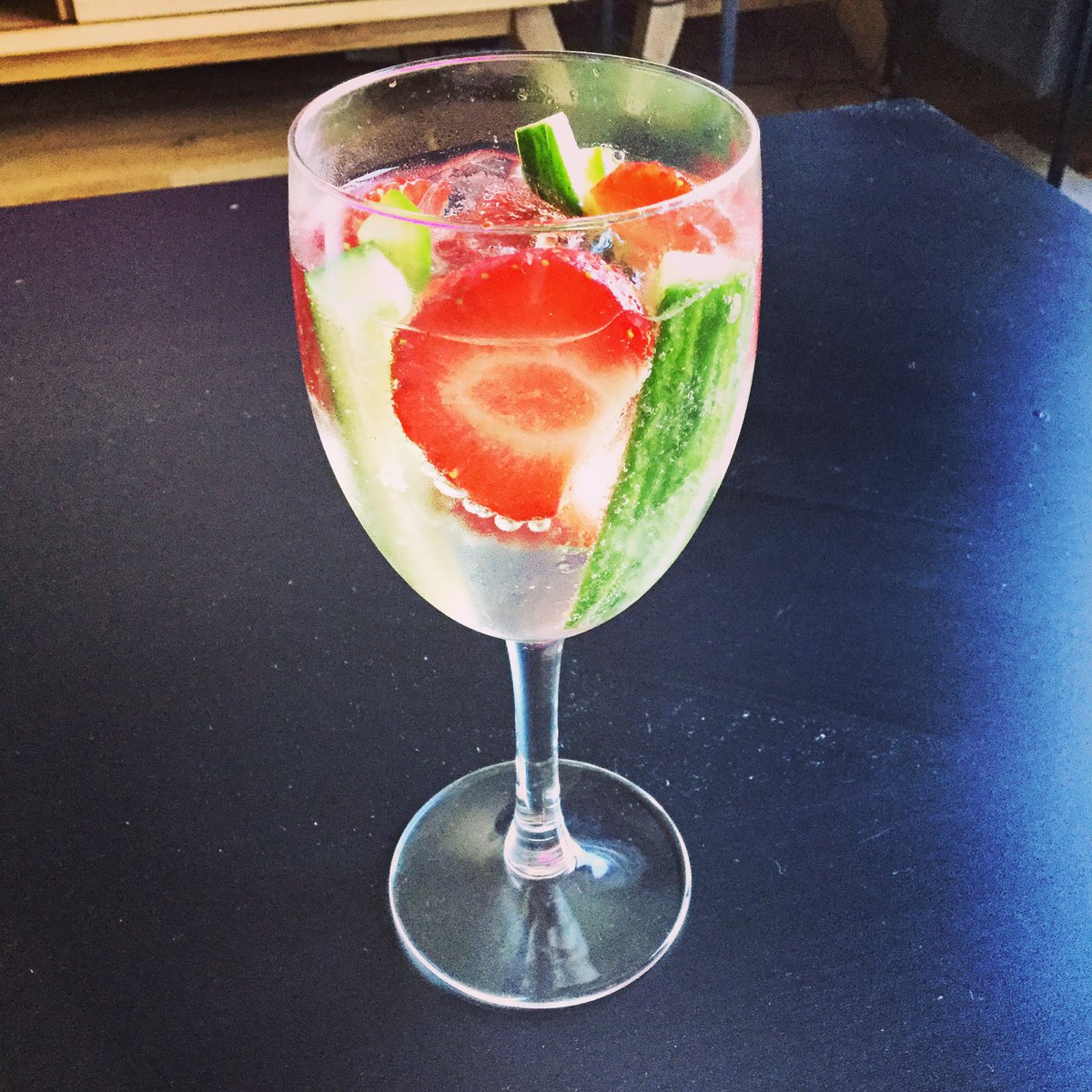 Rubylilyloves's tweet photo. Summer cocktail 🙌🏼🍾🍓🍸💃🏼 #summer #cocktail #datenight #strawberries #fresh #fizz https://t.co/bay9roOsRN