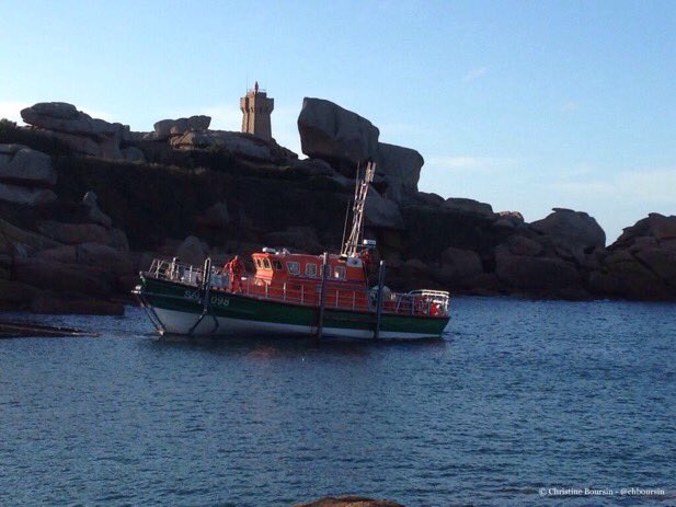 chboursin's tweet photo. #Fetedesperes 💨🌊 Spéciale #dédicace à tous les marins qui sont en mer aujourd'hui 🌊💨 https://t.co/aJL81UWlbZ