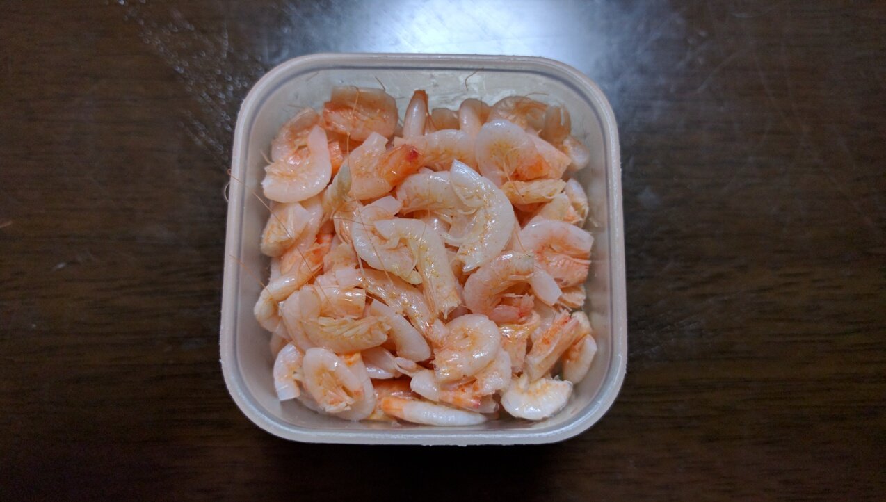 キーストン Field ハゼ釣りのエサ 秘密兵器 私が使うハゼ釣りのエサは桜えびの釜揚げ 頭と尻尾の先はハサミで落として使います 巷では秘密のエサと言われています このエサが凄いのは投入した瞬間ハゼが喰いつきます 誘いなど必要無し スーパー