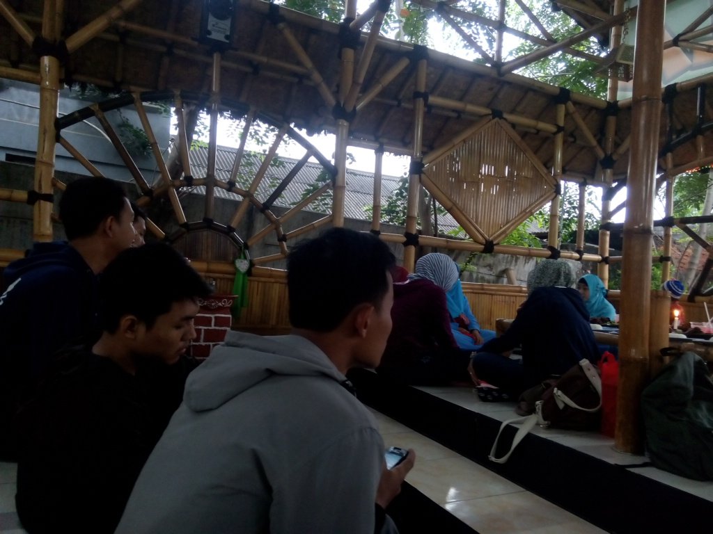 Lagi pada nunggu yang lain dateng. #BukaBersamaPSG