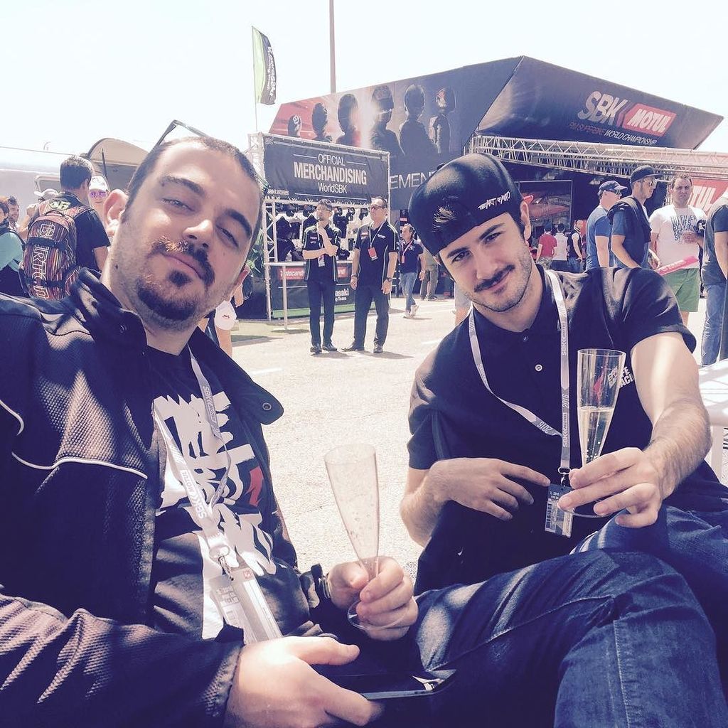 FabioTroyli's tweet photo. Prosecchino e #WSBK 🇮🇹 https://t.co/hKaSFT0b2a https://t.co/8cU6H32ooc