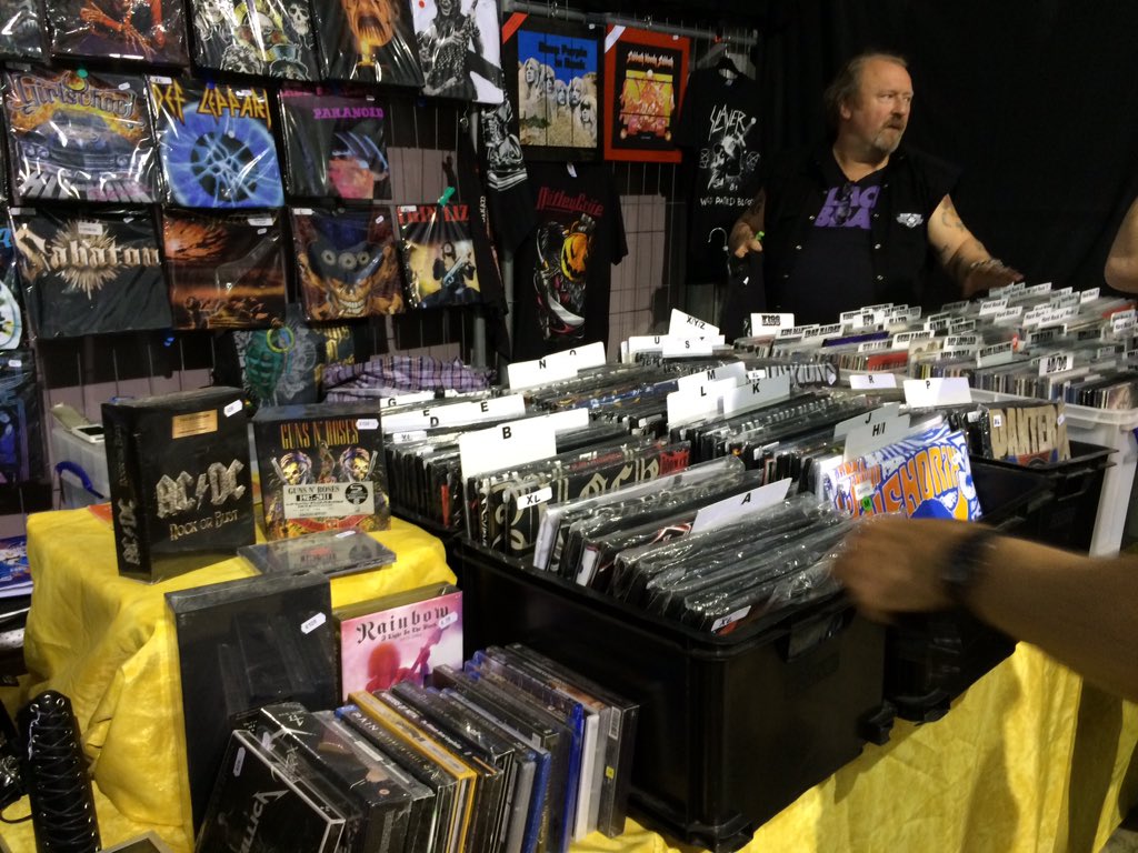 MagaliGrandet's tweet image. Dernier jour de festival, on fait ses emplettes au Market #Hellfest #hellfest2026