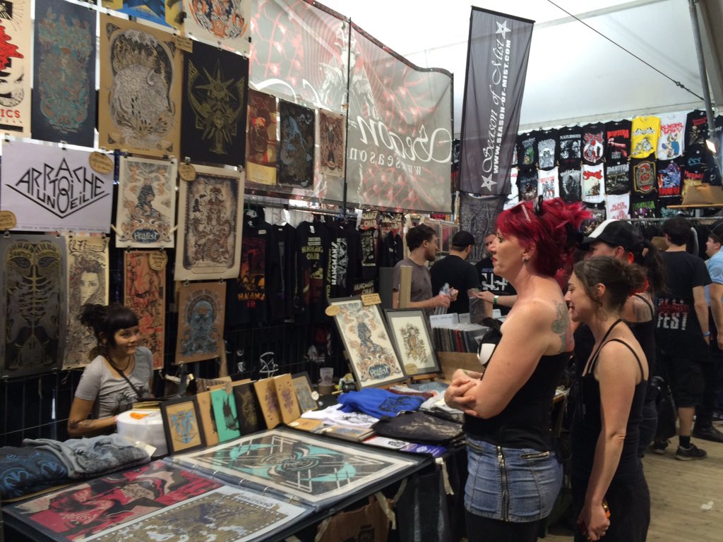 MagaliGrandet's tweet image. Dernier jour de festival, on fait ses emplettes au Market #Hellfest #hellfest2026