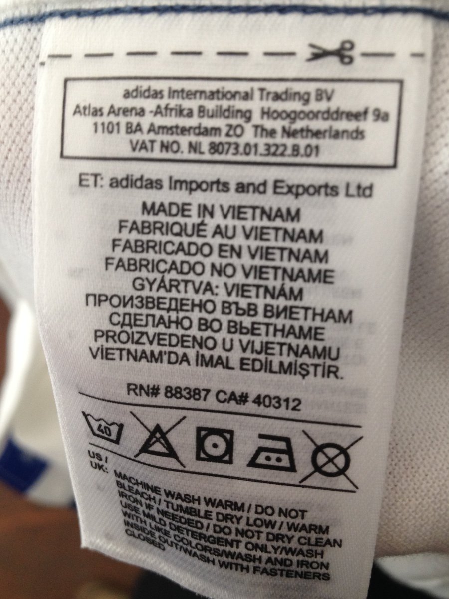 LeBottinDuMIF's tweet photo. Dans la boutique des maillots de #euro2016, on a le choix ! Entre le Vietnam, la Chine, le Bangladesh... #profits https://t.co/n77sFlJTFk