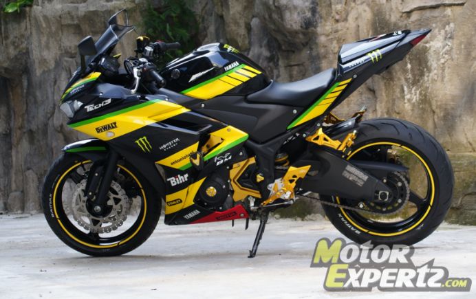 R 25 a b c. @juveik_25. R 25 1986. R25 200220. @juveik_25.