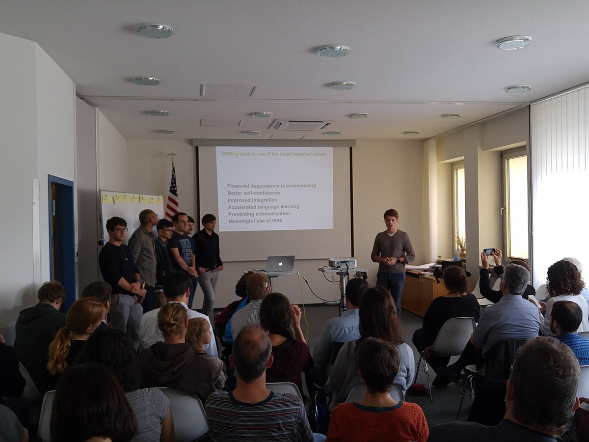HackathonFR's tweet photo. 321—work Präsentation #frhackathon16 https://t.co/50oZxaKUPQ