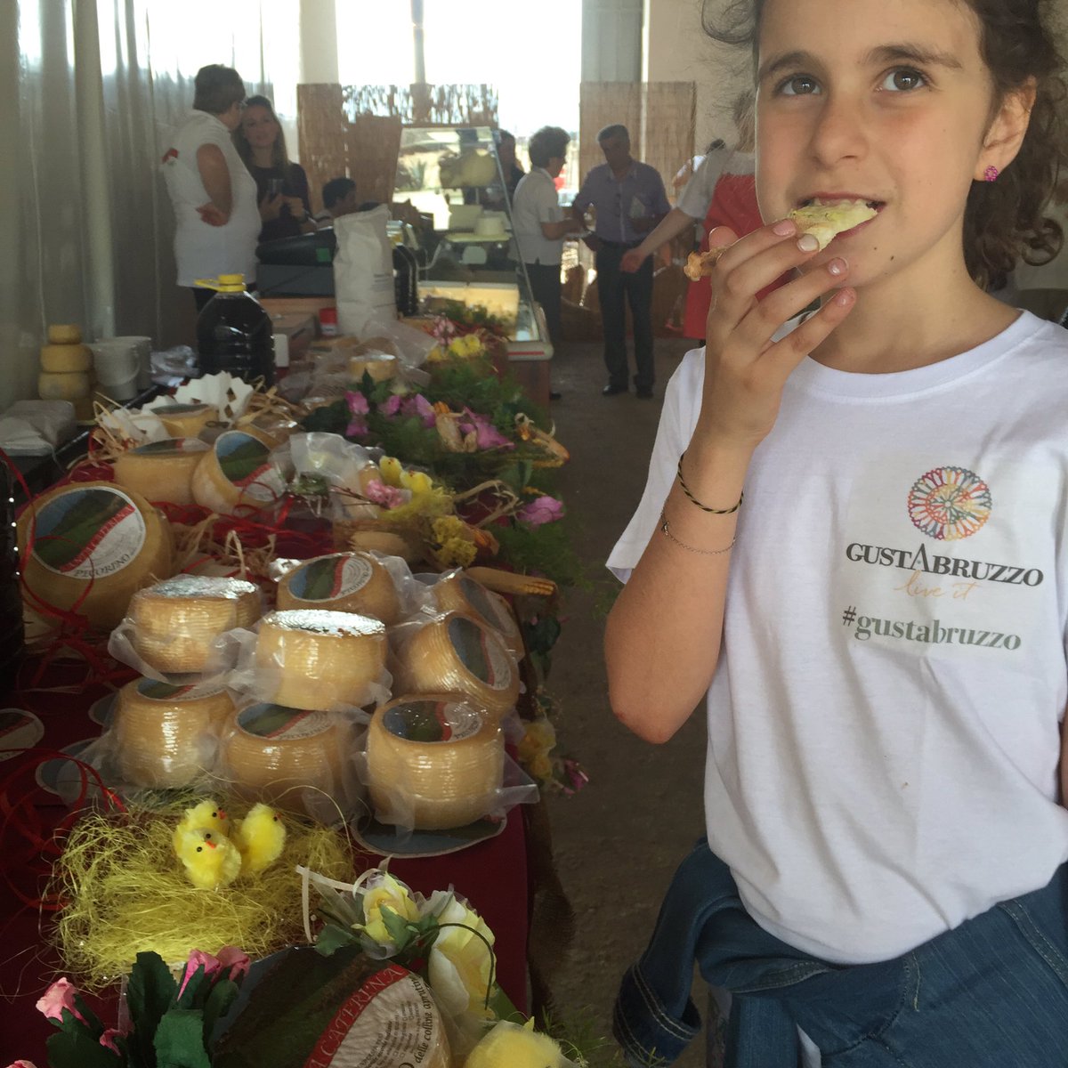 gustabruzzo_it's tweet image. Buongiorno @Mammadovemiport bellissima giornata al caseificio Santa Caterina #chese #formaggio