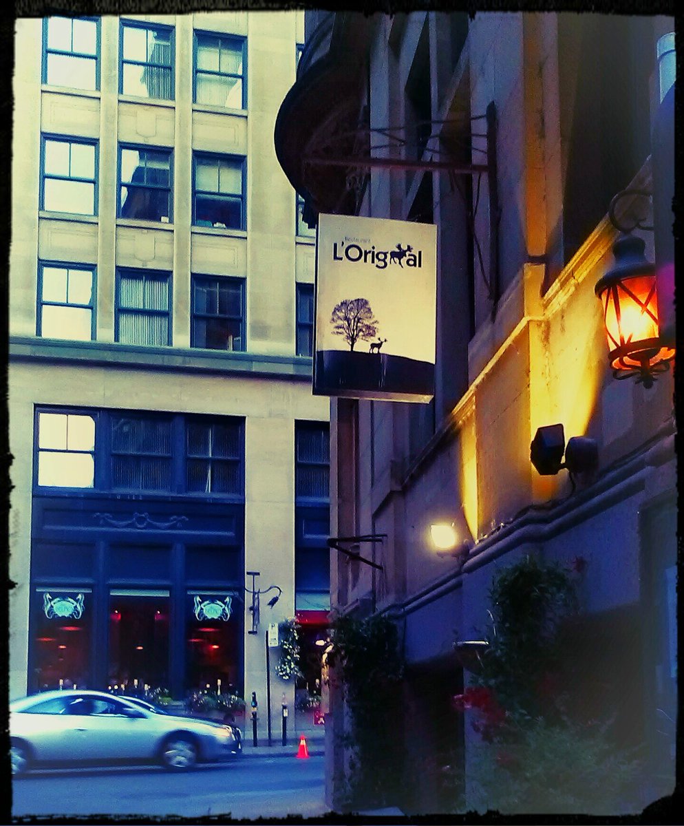 LarocheRoc's tweet photo. @emilye79 @RyanPanfil @RestoLOrignal #OldMontreal #Montréal #Fun #greatcompagnie #Everlite 🎸🎤 https://t.co/IlKQzqZ9H9