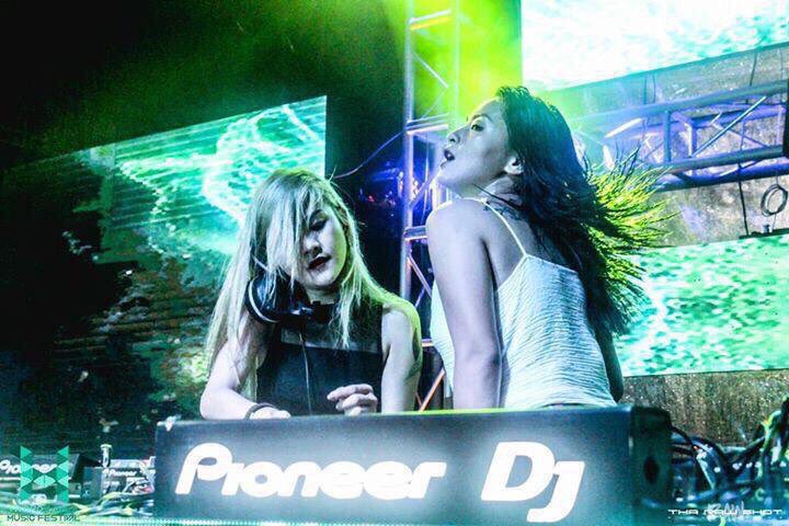 jdreee's tweet photo. That night when it rained&everyone dance all night tell me this will happen again @PattyTiu @joycepring @HydroManila https://t.co/A8guvIqxi8