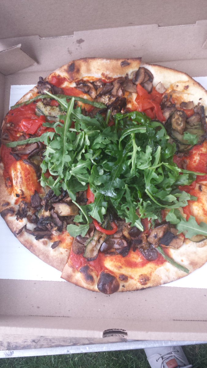 Awesome pizza from <a href="/Bacarorestomtl/">Bacaro Pizzeria</a> swap cheese with aragula and voila! 😋😋