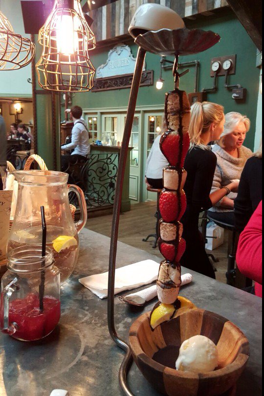 sjade126's tweet photo. Lovely food and lively atmosphere! @TheBotanistNCL #throwbackpost #amazeballs https://t.co/HM9H08hU4u