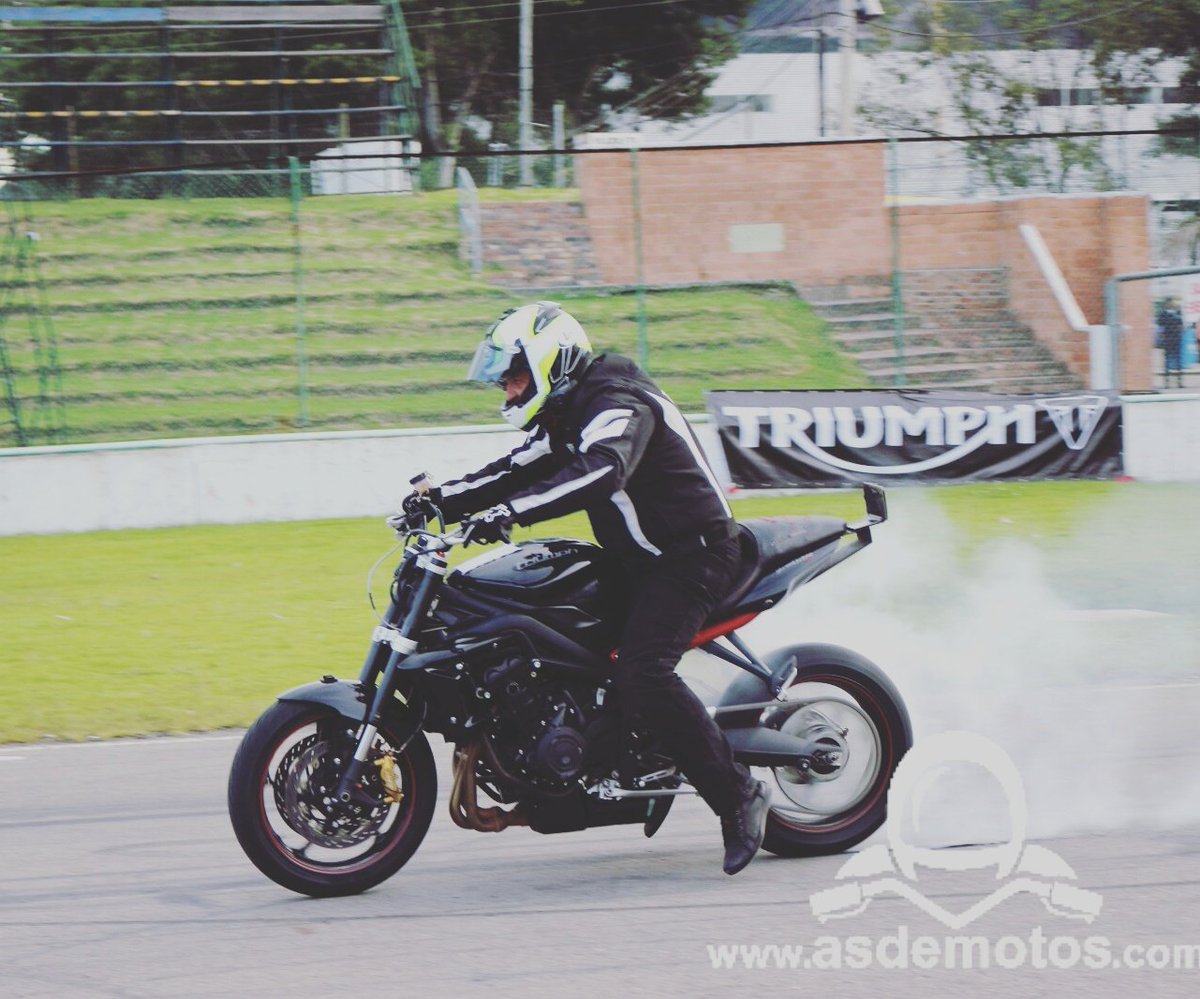 Asdemotos's tweet photo. #kevincarmichael en #modomotofest en Tocancipá. Hoy mas #fiestadelasmotos. #Stunt @TriumphColombia https://t.co/Z4UD4jP0wK
