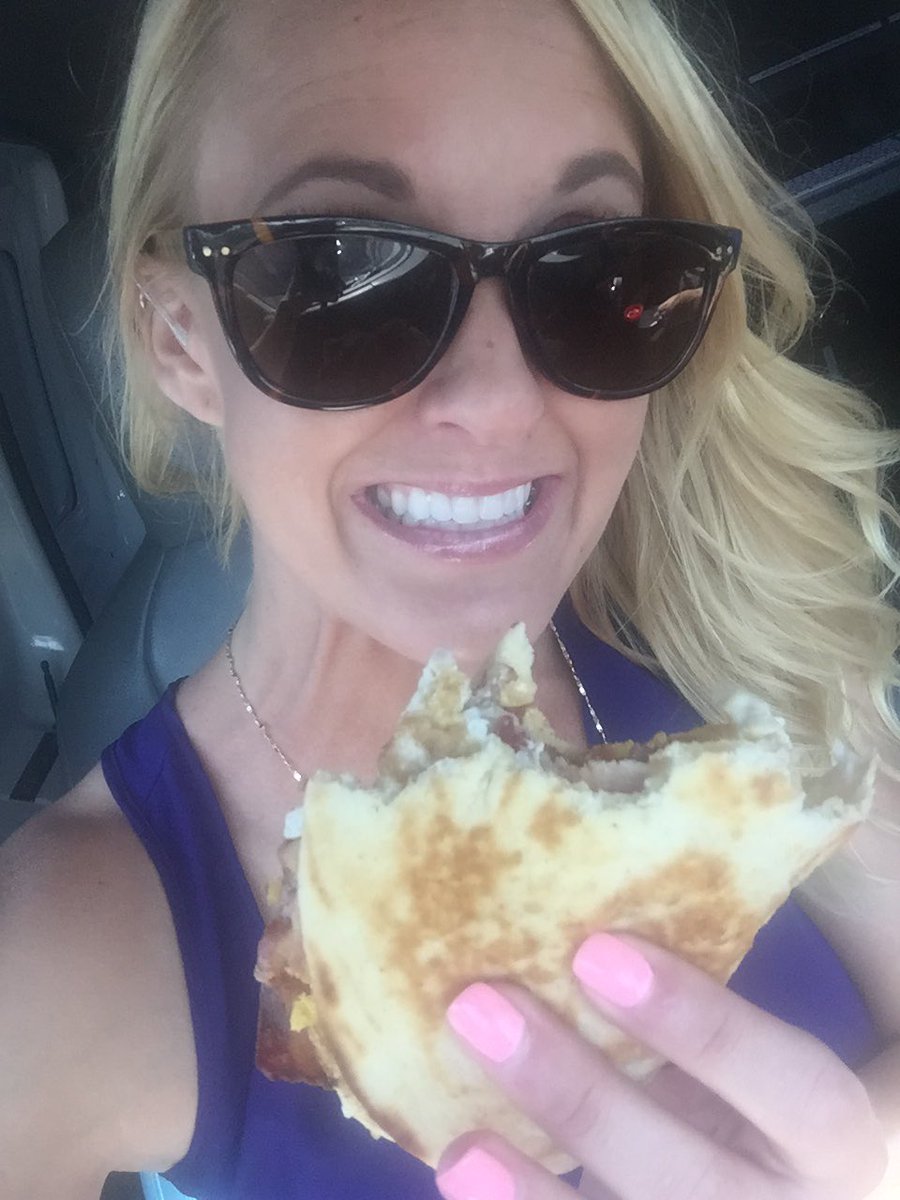 alliewagnertv's tweet photo. How have I lived in SD my whole life and never had this deliciousness!!! #kojacks #missionbeach #seriouslytryit https://t.co/pBGiz9vK7w