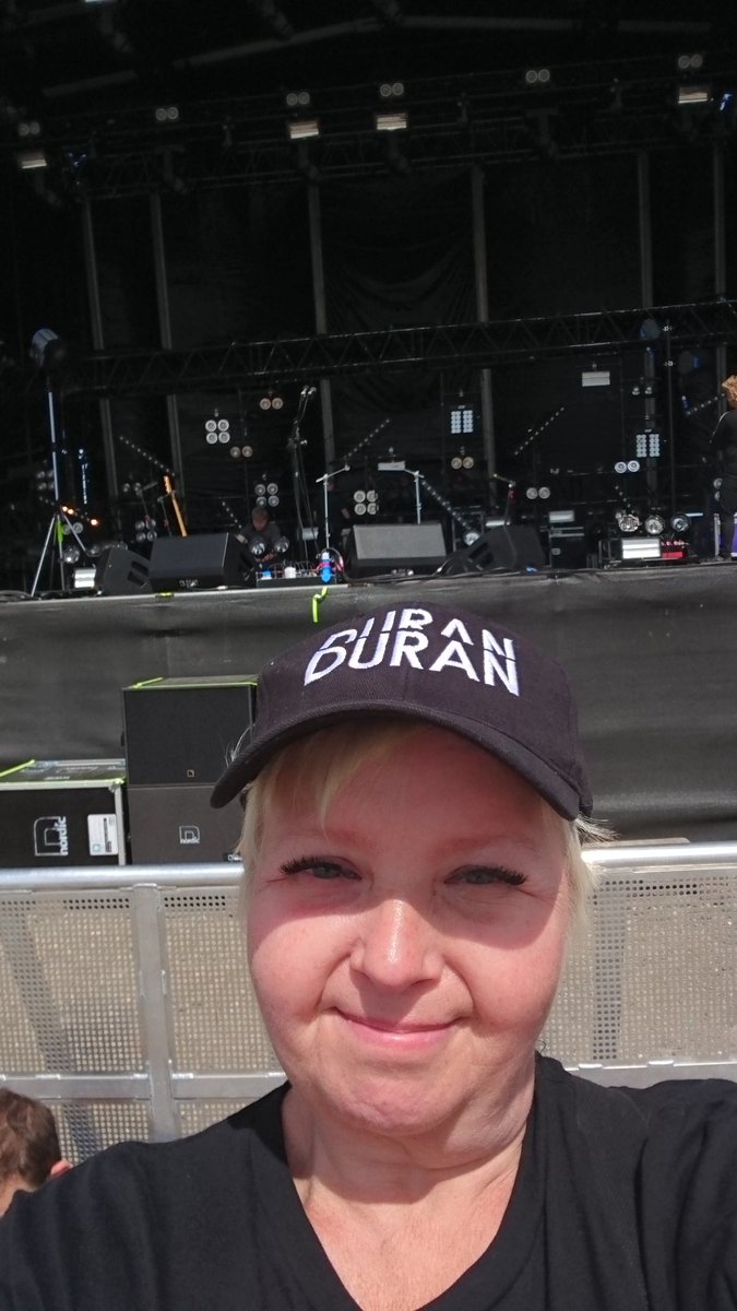 almadonduran's tweet photo. Waiting patiently for @duranduran in the front row! #frontrowdivas #NS16 https://t.co/bY1GARRnCR