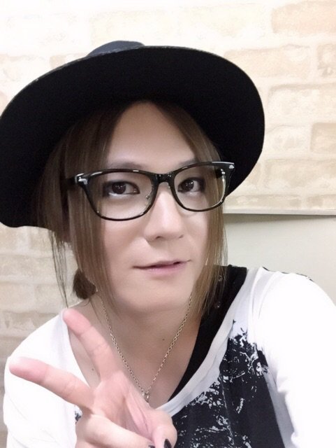 raasu_27's tweet photo. Happy Birthday😆
どうしてそんなに可愛いんですか…ヾ(Ő∀Ő๑)ノ
にこにこ笑顔もギターかき鳴らすかっこいいYUKIちゃんも全部大好きです💕
素敵な1年を!
#YUKI生誕祭 #Rayflower #DUSTER3 https://t.co/bhlYvozONM