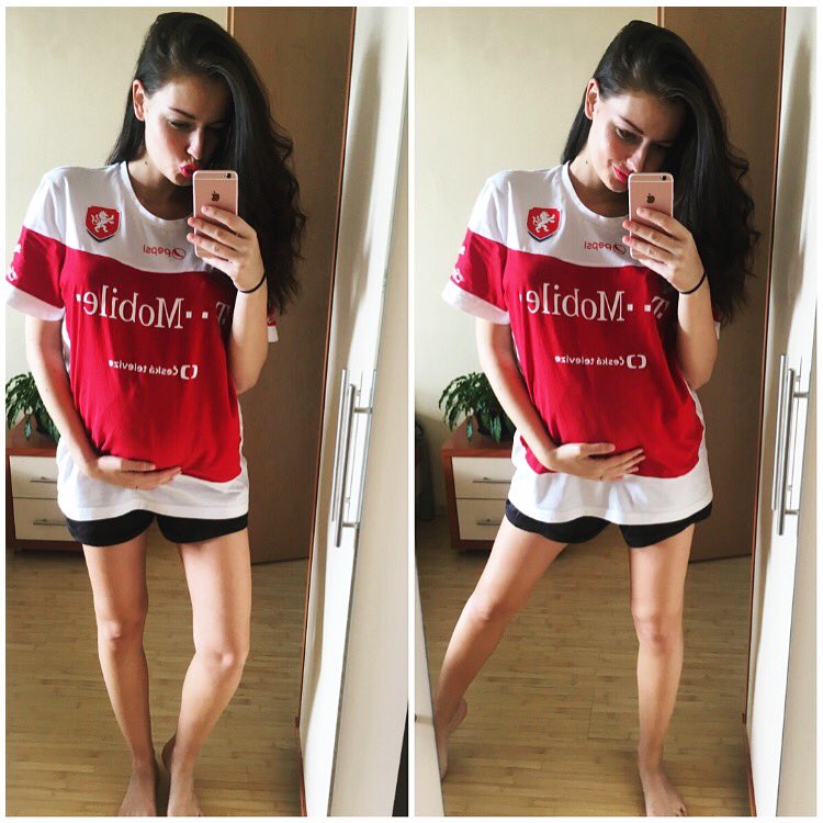 chleba90's tweet photo. V priprave😄 i s balonkem⚽️❤️ #pritelovorepretriko🙊 #nejpohodlnejsi #nedasenicdelat #7 https://t.co/aJZalPPkt3