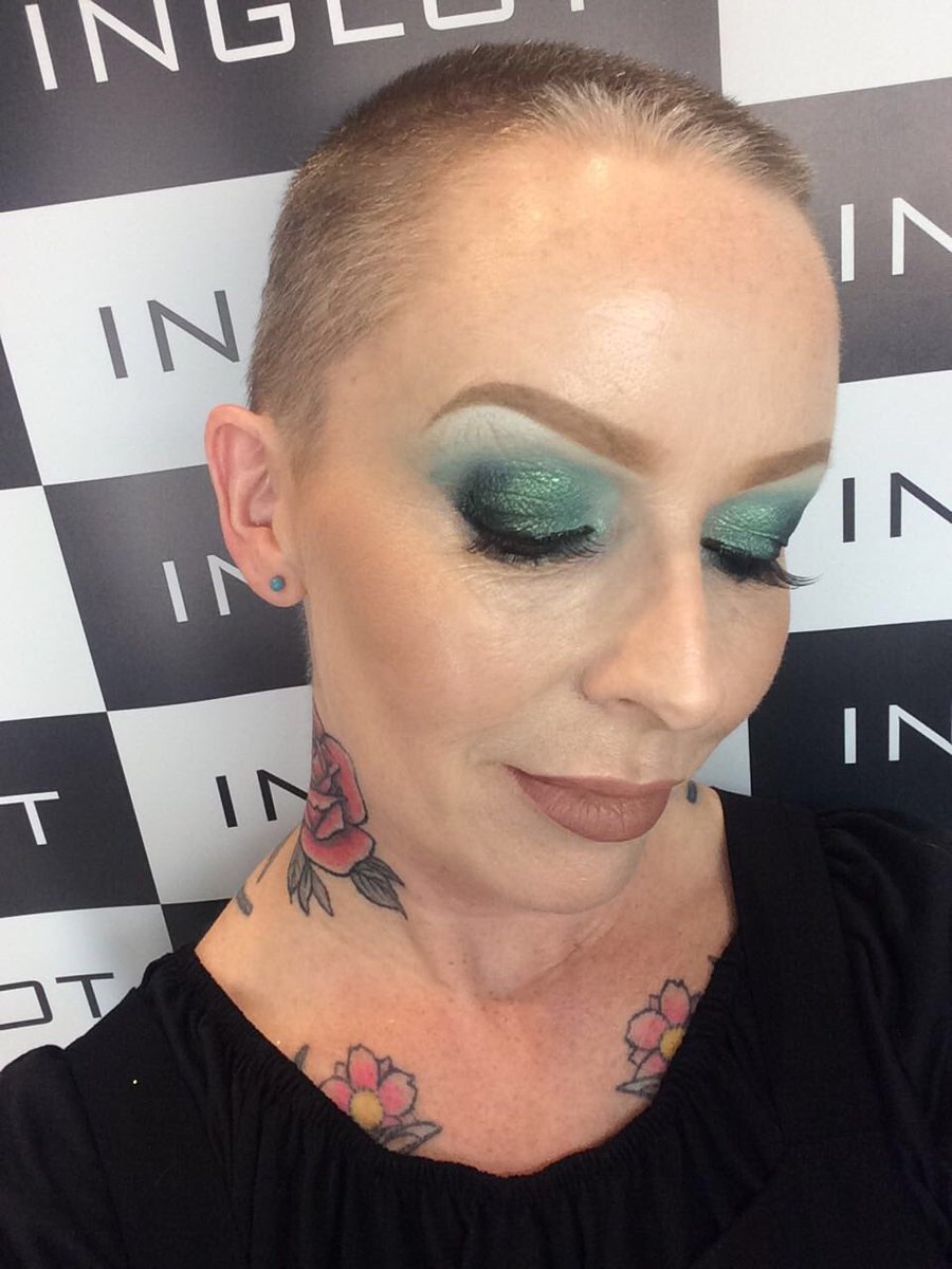Colourplay Weekend

Using the colours turquoise/green as inspiration! Pro Inglot Artist: @RetroCrowoman