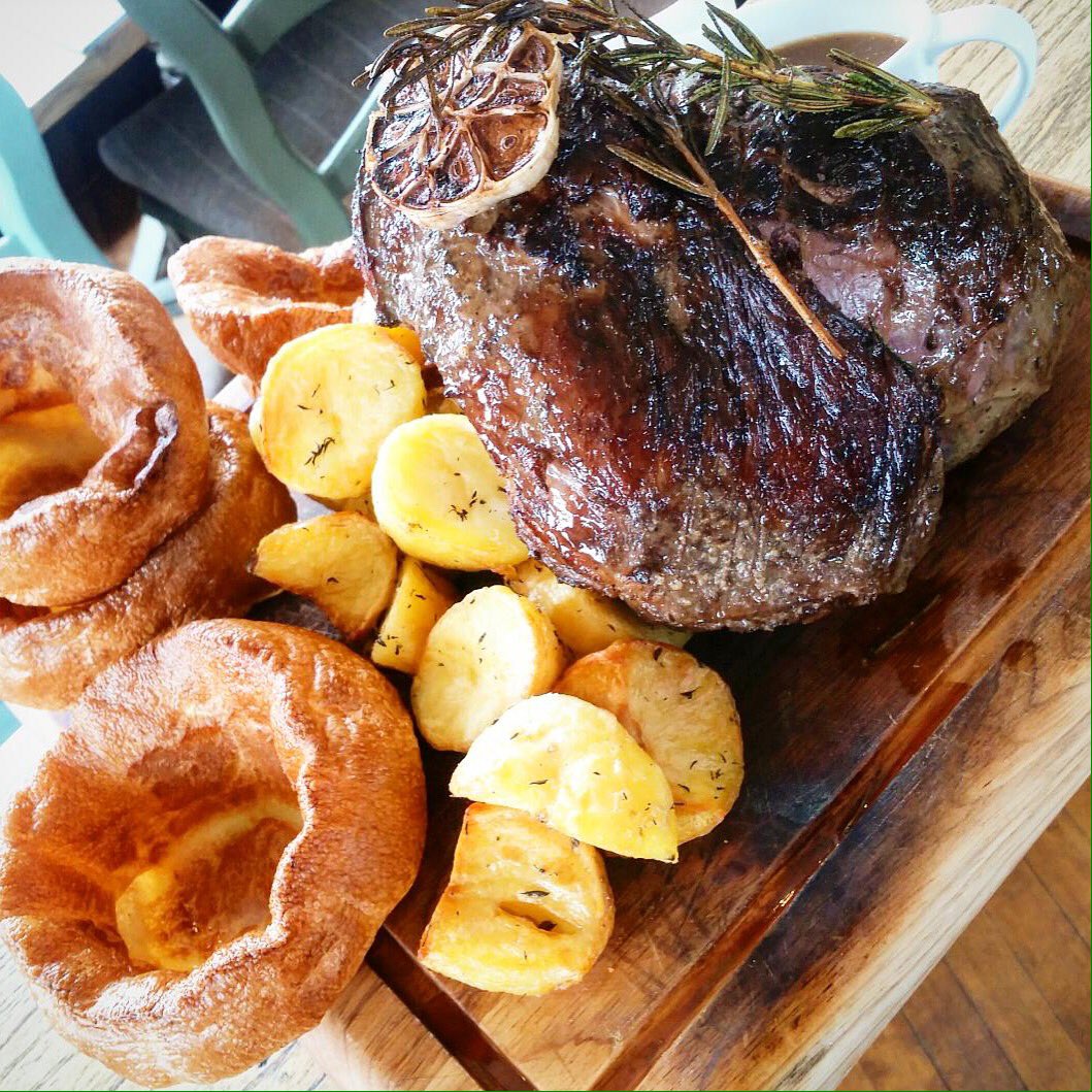 WhiteHartBarnes's tweet photo. Happy #FathersDay #SW13 Lucky dad just treated to our rump of beef.. And the sun is shining #perfectsunday ☀️ https://t.co/tWmq0Ped87