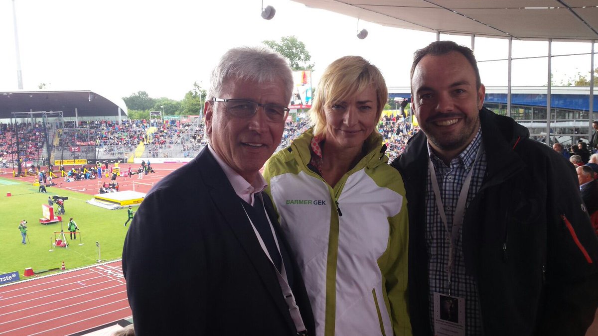 Ehemalige Weltklasse-Leichtathletin Heike Drechsler lässt sich #Leichtathletik DM in #Kassel nicht nehmen. (mic) https://t.co/wnvTUuQYkl