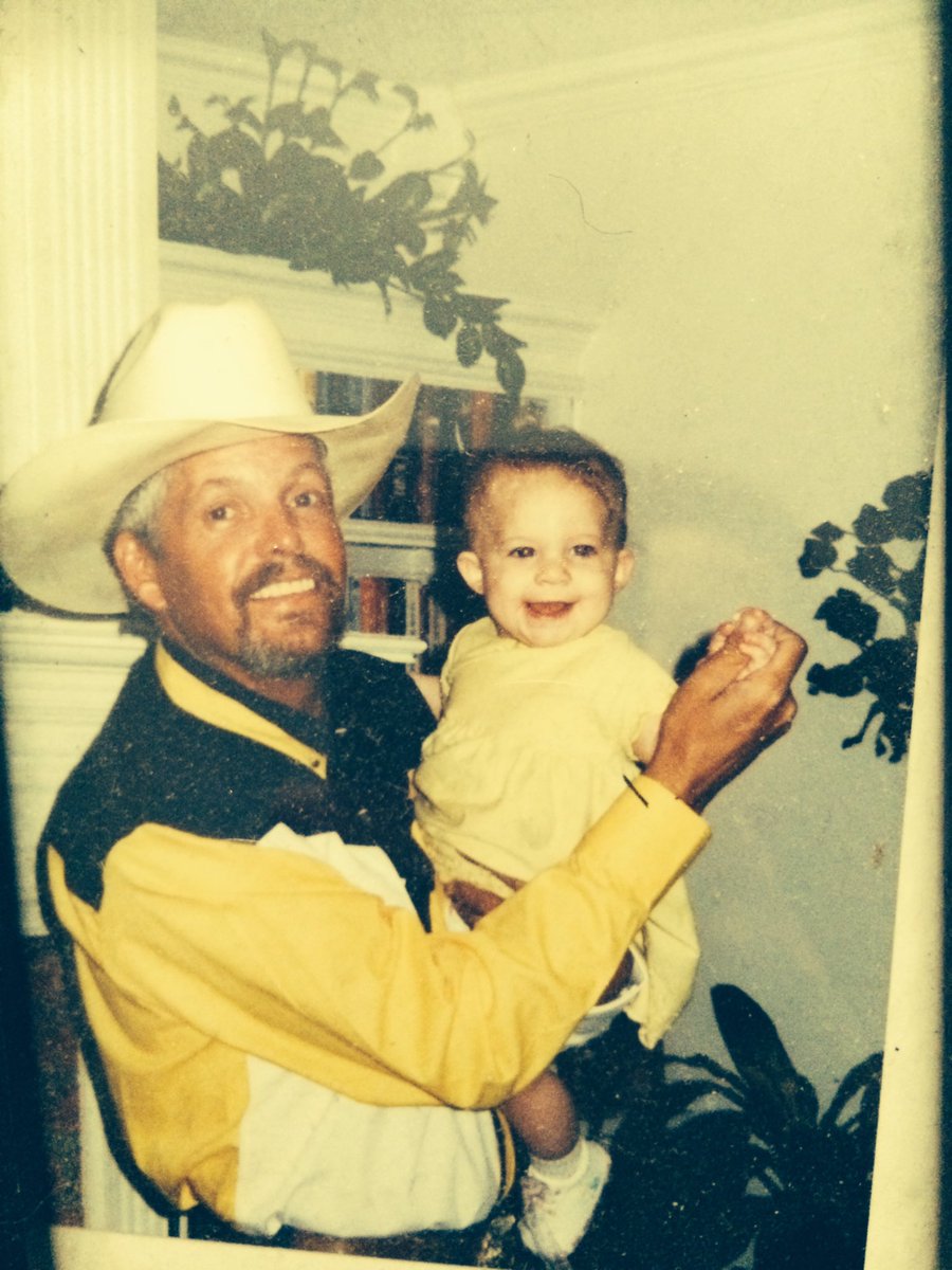 PresleyRae15's tweet photo. Happy Father's Day to my beautiful daddy up in heaven. I miss you so damn much💚💚💚 https://t.co/WS3bdQ1Ao3