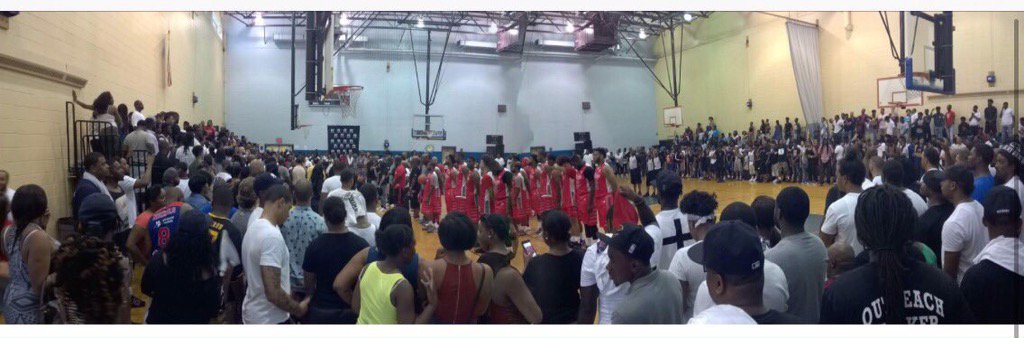 MathMatikClothn's tweet photo. #HISTORYWASMADEON617 #RoxburyVsDorchester #BPSvsBCS #BostonSupportBoston thank you to everyone that came out #MMC https://t.co/KzqzdmvmC5