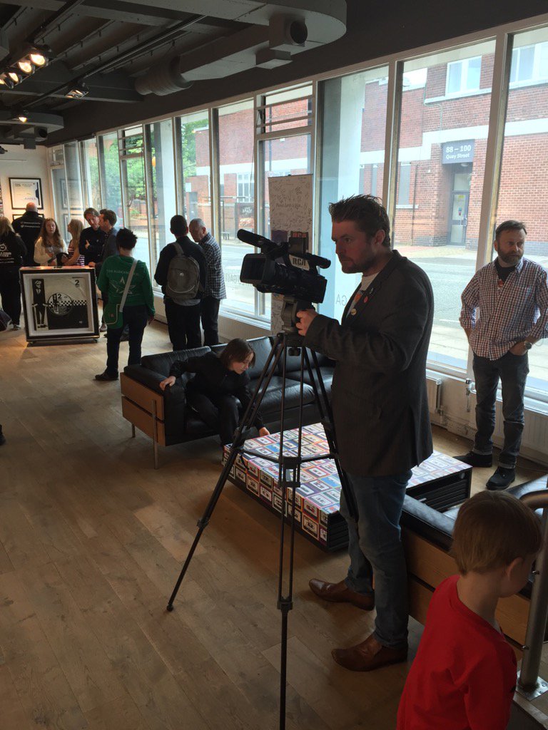 Filming today <a href="/Artzu/">Artzu Gallery</a> #CassetteVersusVinyl with <a href="/Seasidefilms/">Seaside Films</a> ... cheers Chris! 😉