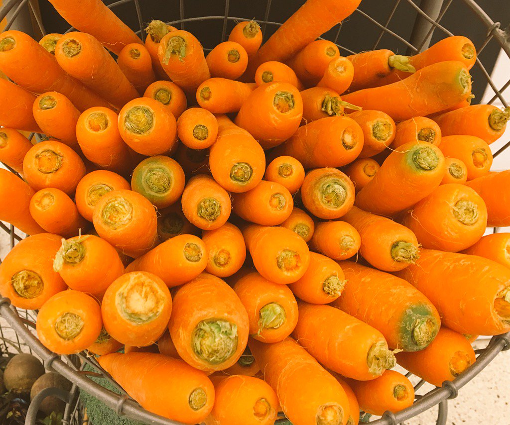 nutritionabc's tweet image. Carrots are a super high(yummy!) source of beta-carotene/vit A which is vital for 👀, bones, teeth&amp;amp;skin #nutritionabc