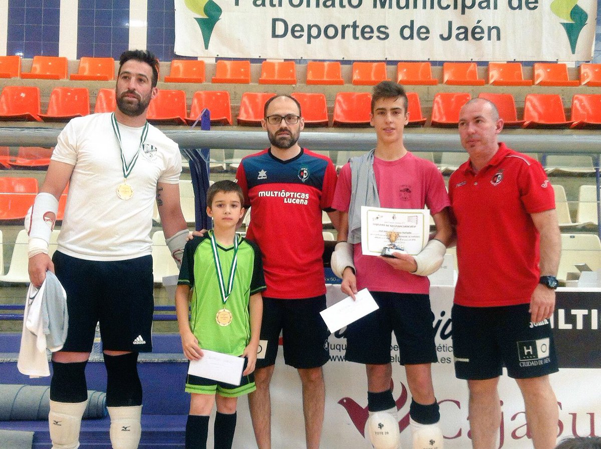 Gracias a todos los participantes en la Batalla. Hemos salido satisfechos con la experiencia. Foto con los campeones