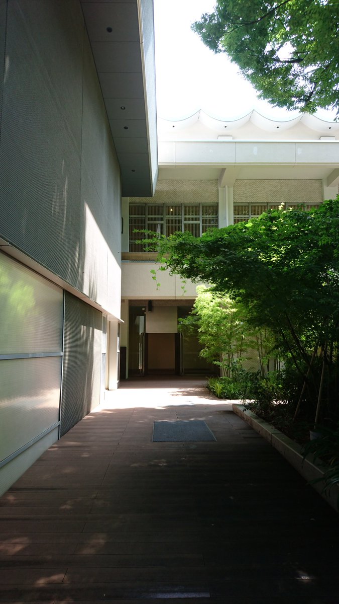 nonorins's tweet photo. 20160617 TOKYO
国立近現代建築資料館
「資料にみる近代建築の歩み」展
昨年開催の 神戸の竹中大工道具館「近代建築 ものづくりの挑戦」展の内容に+αされた感じ。鹿鳴館の階段の一部も展示。やはり素晴らしい内容でした(^^) https://t.co/RzXCzH319M