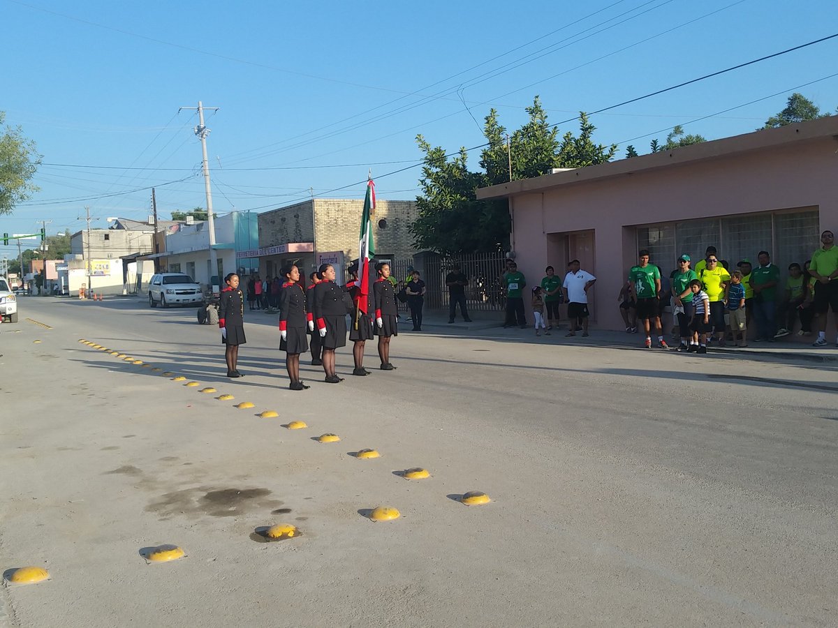 utnc5k's tweet photo. Inicia la ceremonia del saludo a la bandera. https://t.co/0hYquMPpdl
