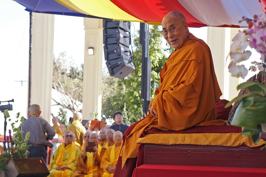 friendsofHHDL's tweet photo. #WithCompassion the 14th Dalai Lama shares a public talk &amp; empowerment at a new Buddhist Temple in Westminster CA. https://t.co/r4OQZdHcvW