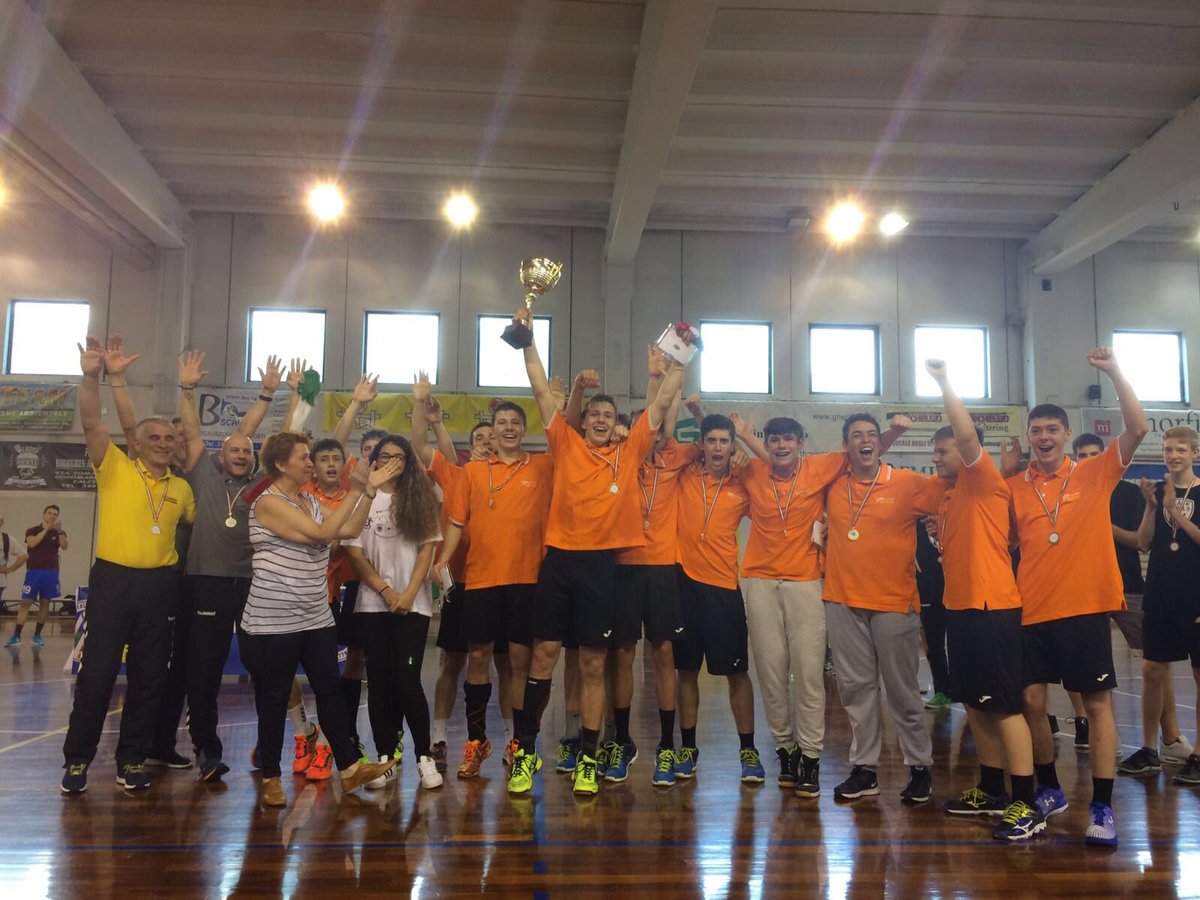 TgrRaiTrentino's tweet photo. #pallamano. Dopo lo scudetto #under20, il #Pressano conquista a #ferrara anche il tricolore #under18. https://t.co/ijdegk724R