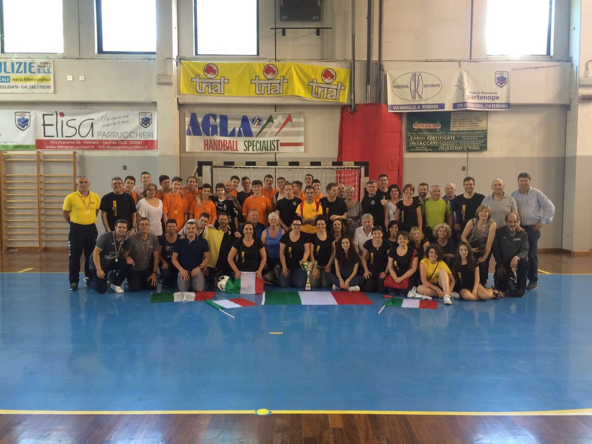 TgrRaiTrentino's tweet photo. #pallamano. Dopo lo scudetto #under20, il #Pressano conquista a #ferrara anche il tricolore #under18. https://t.co/ijdegk724R