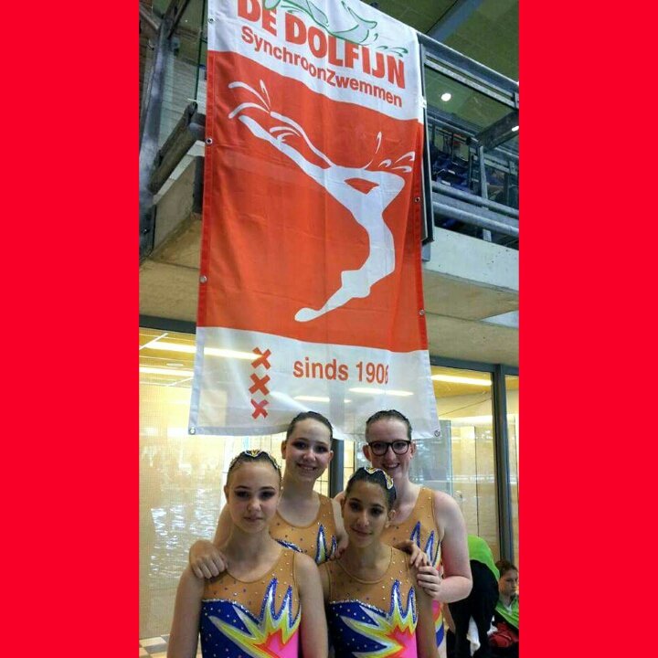 DeDolfijnSY's tweet photo. Deze junioren behaalden 19/6 #zilver op de #regio #uitvoeringenwedstrijd! #synchroonzwemmen #Amsterdam #DeDolfijn https://t.co/CYhr9g8svP