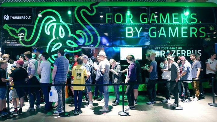Razer's tweet image. The #RazerBus is on and poppin' at @DreamHack Summer. Hop on and get schooled.