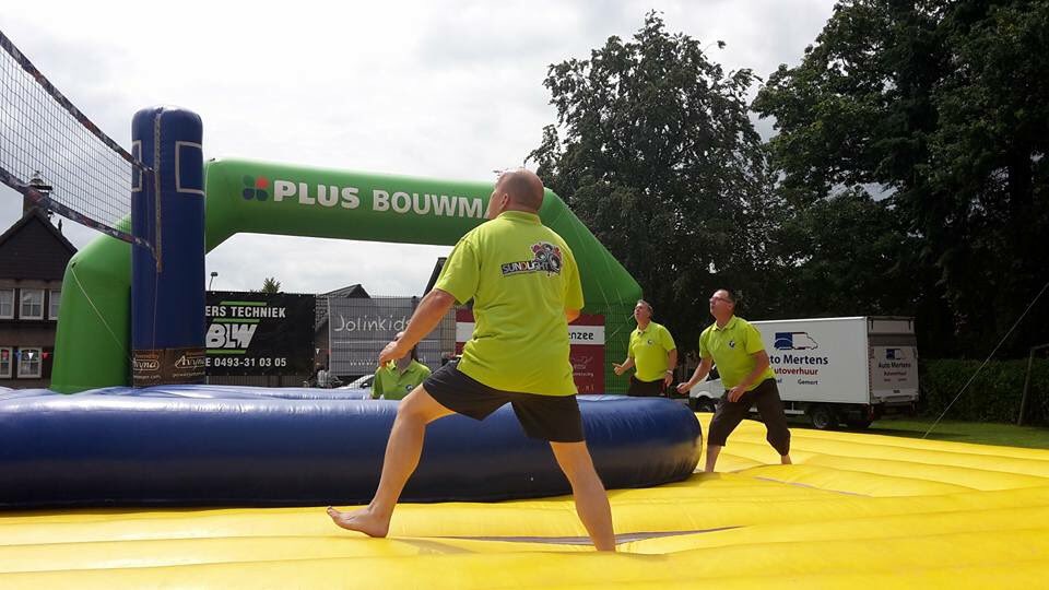 HeilightParade's tweet photo. Vandaag @HeilightParade flink in actie tijdens #bossabol #stjozef #deurne https://t.co/vInkOdyBPY