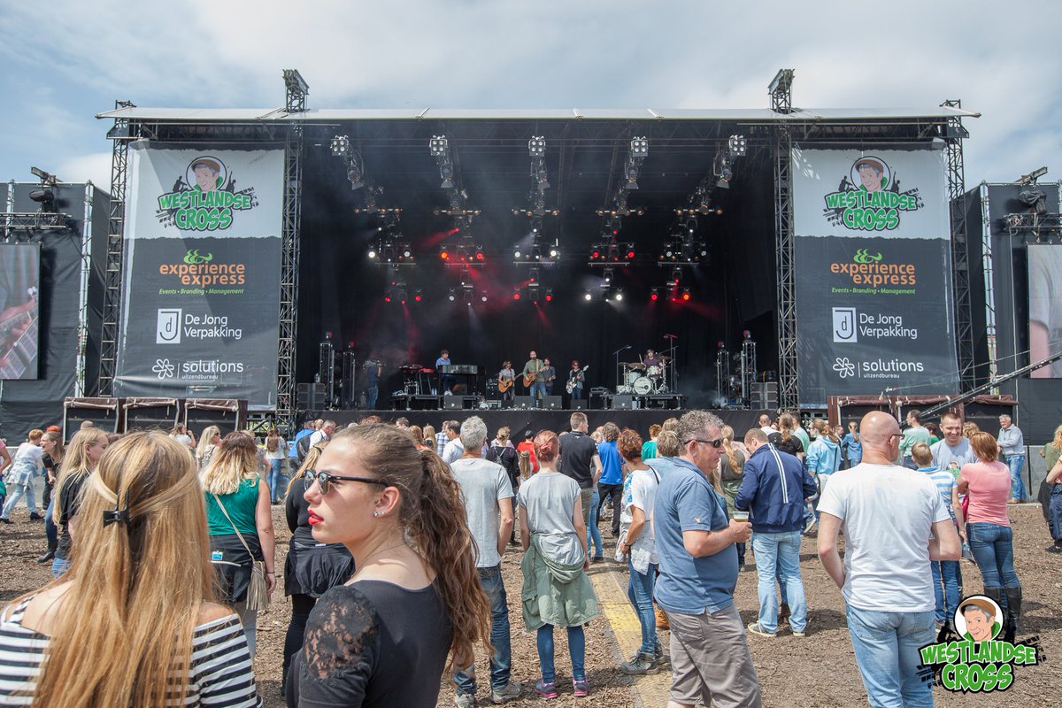 deWestlandKros's tweet photo. @Nielsgeusebroek start de klanken van 'Year of Summer' en de zon breekt door...#genieten #zomer #WLC16 https://t.co/ToHgWdsXQ3