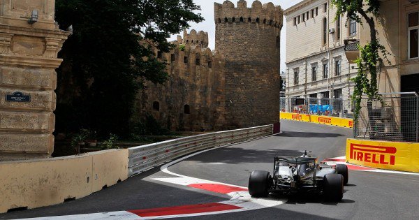 Formula 1: «Σταματήστε την γκρίνια για το Baku», λέει ο Lewis Hamilton dlvr.it/LbmdDX