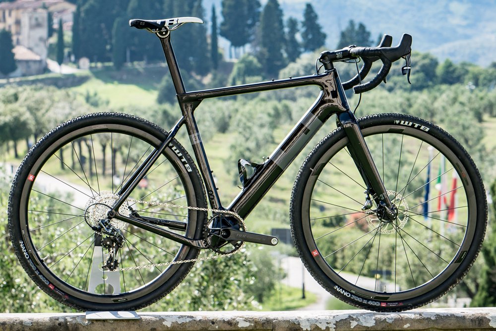 cyclingweekly's tweet image. ‘Aero gravel bikes’ are now a thing thanks to the new 3T Exploro | trib.al/N9uJcZL