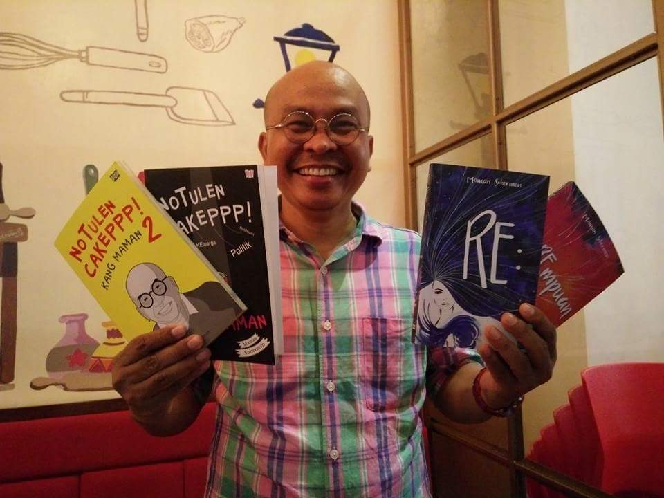 maman1965's tweet photo. Berbuka sambil menandatangani buku koleksi @PangkepIn  Thanks @atmamato . Cc @penerbitkpg https://t.co/AAhGdKeuHp