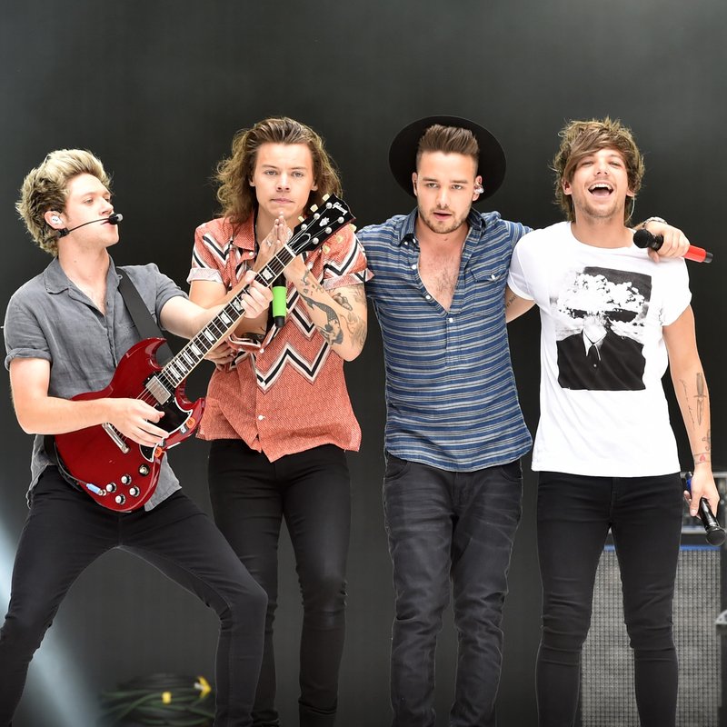 LovelycurlHazza's tweet photo. "One Direction won!" 

"How?" 

"Because every directioner who saw this retweeted."

#MTVAwardsStar One Direction https://t.co/K6c51rAAfj