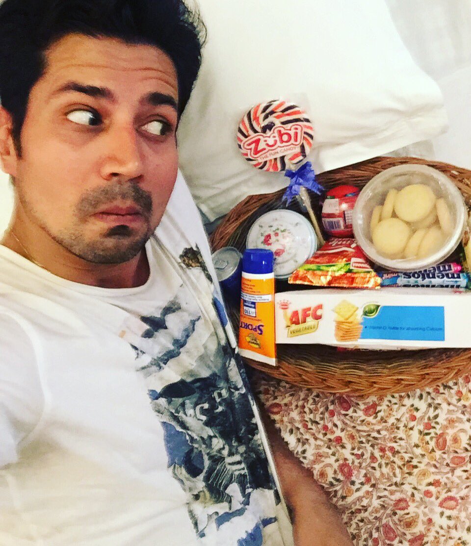 vyas_sumeet's tweet image. Perks of being a @TheViralFever actor. Thanks @TheTracyDsouza @Smrutzc i feel .... #Vectorious