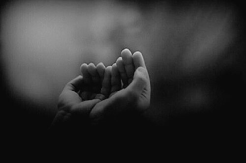إذذآ تزإحمتَ عليكك إلضغوَط
. .ردد :
أللهم أرقني نفسإآ مطمئنه ‘*
توقِن بوعدككَ , وتسلم أمركَ "
وترضى بِ قضإآئك . .*
